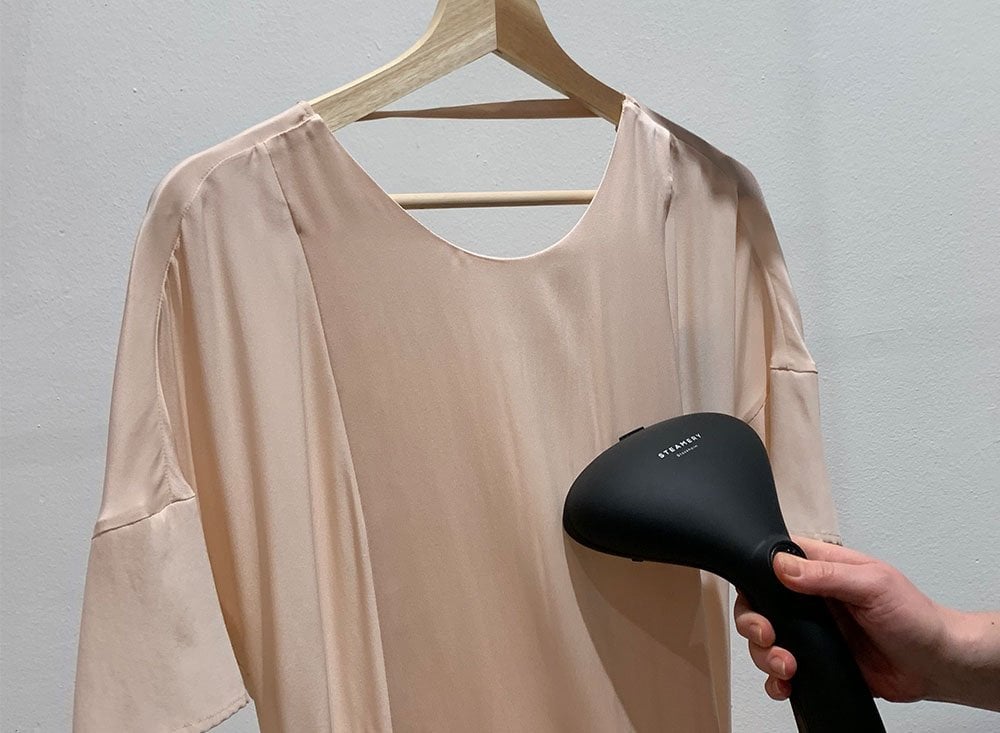 How to steam your silk garments - Studio Heijne How to steam your silk garments - Studio Heijne