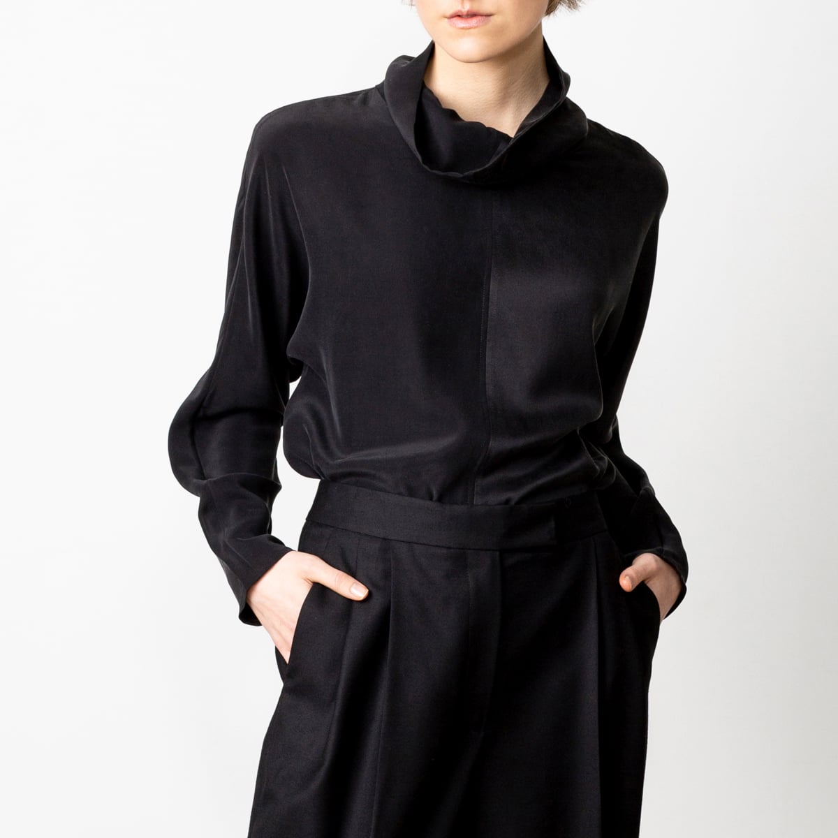 Revolution silk top in Black LS CN
