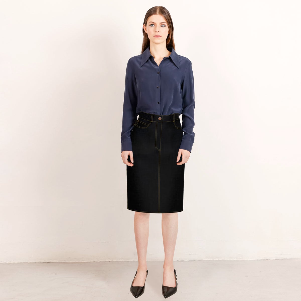 Black denim skirt with tabacco stitch