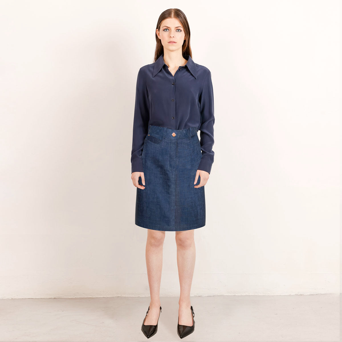 Short denim skirt mid blue with matching stitching