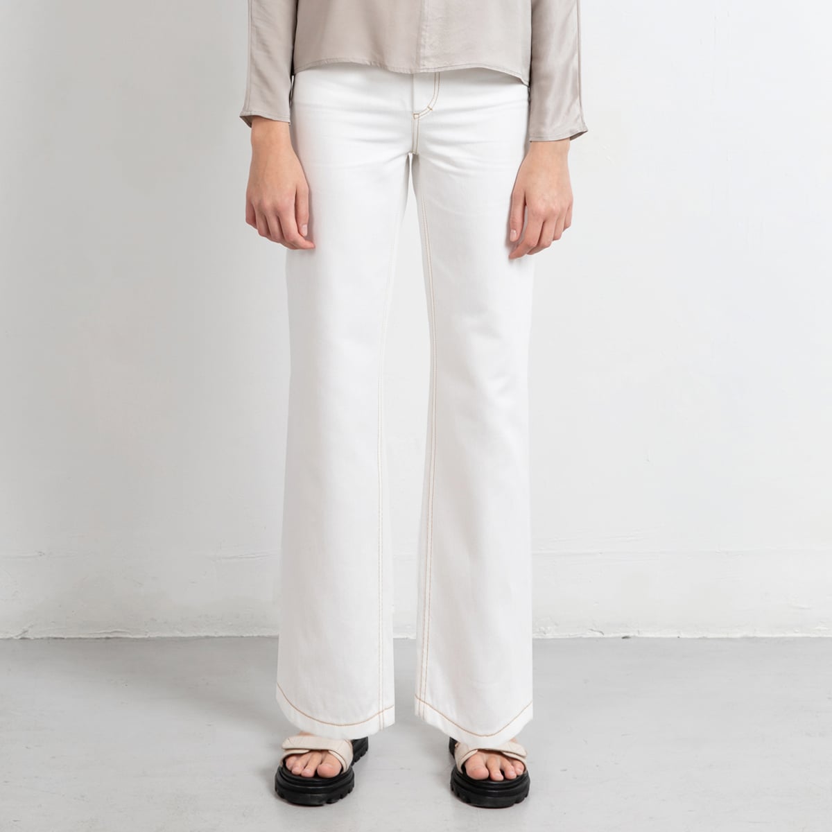 LONG WHITE WIDE LEG 5-POCKET PANTS