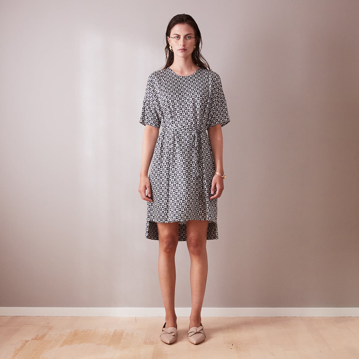 Short Day dress with black and white geo print