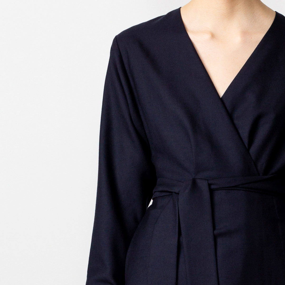 Wrap dress short in dark blue wool