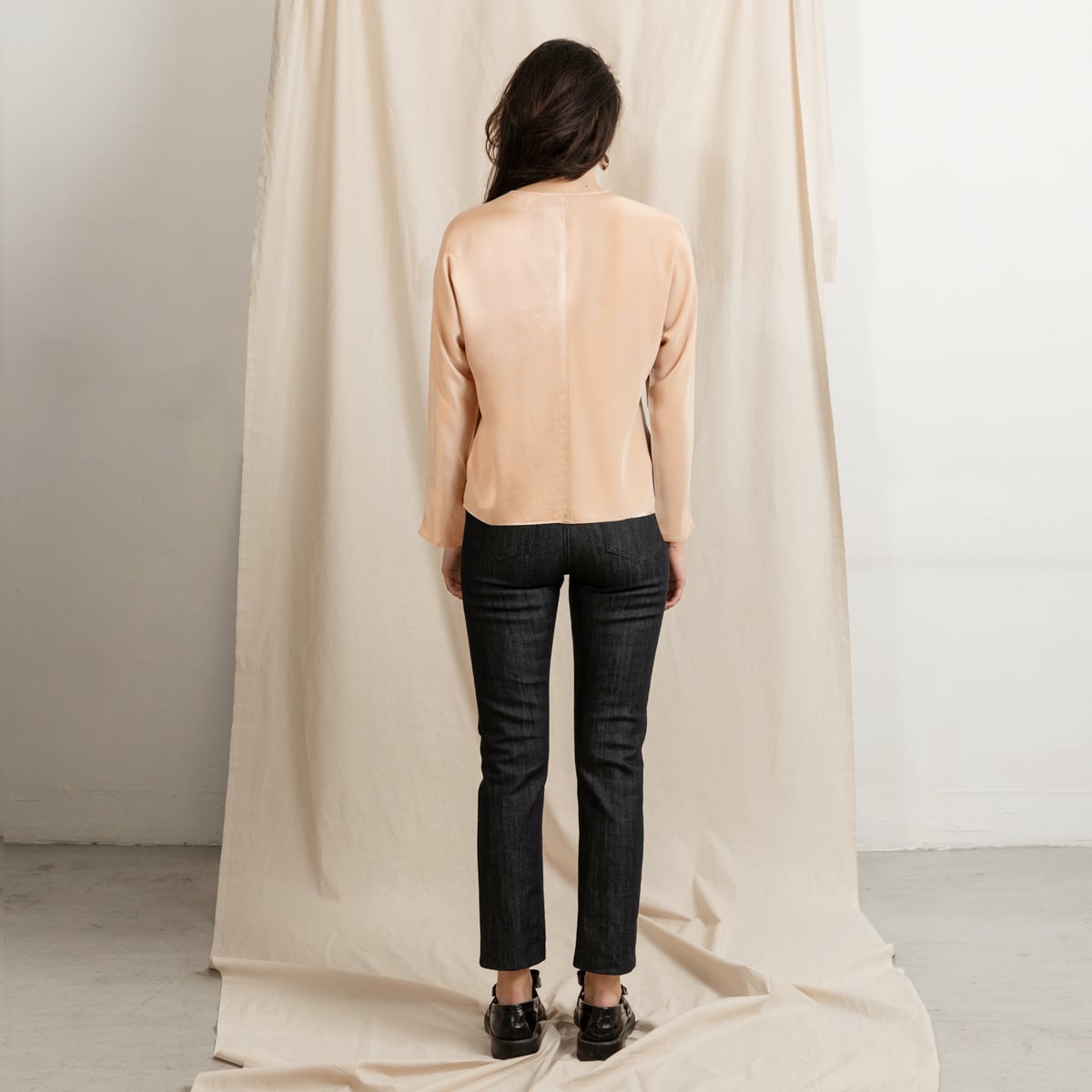 Revolution V-neck silk tee in pink