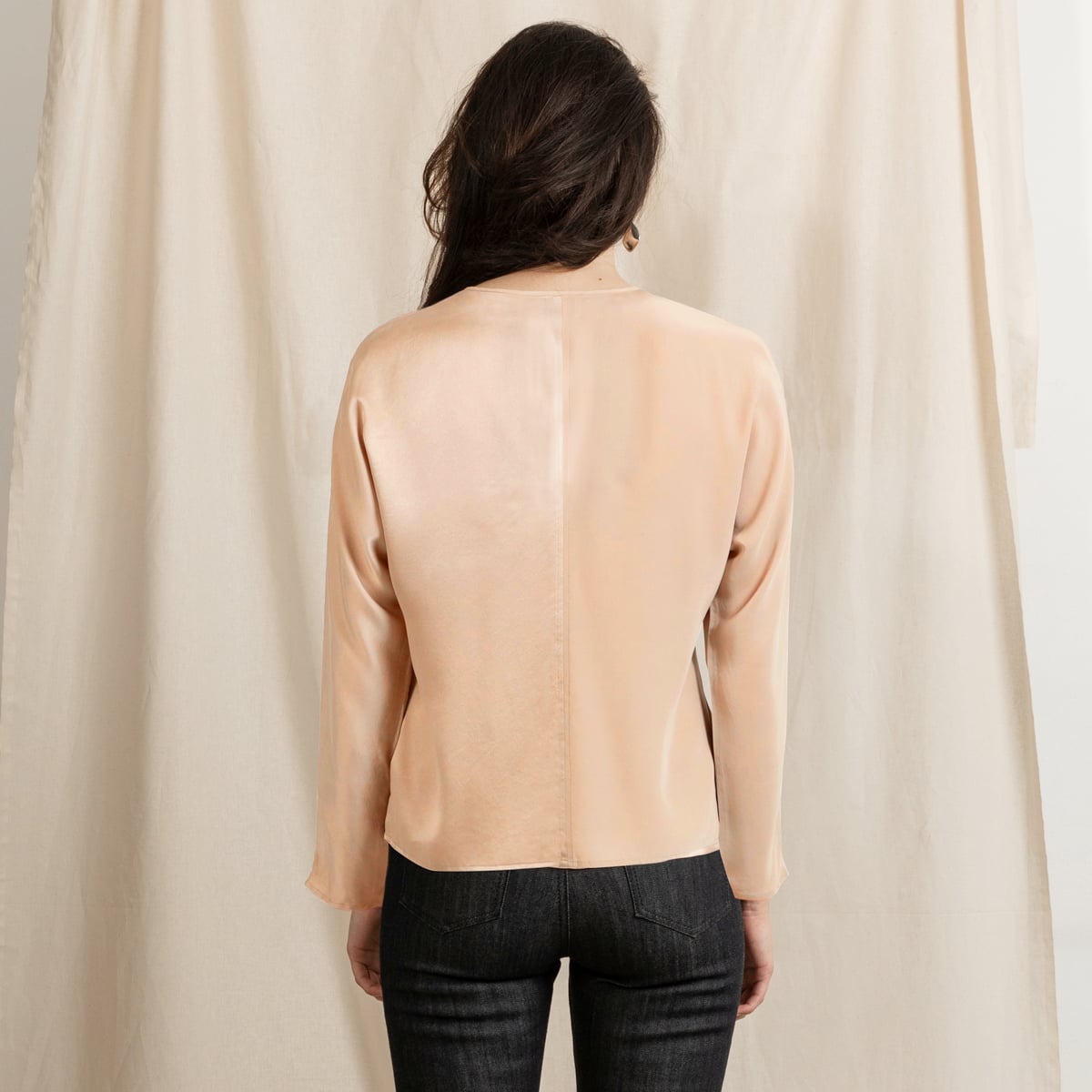 Revolution V-neck silk tee in pink