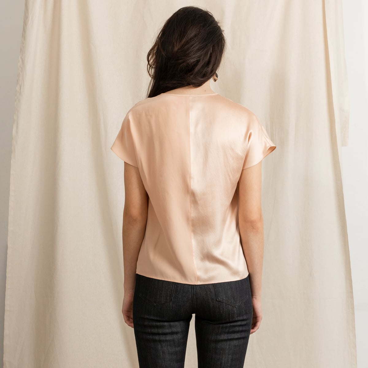Revolution short sleeve V-neck silk tee in pink
