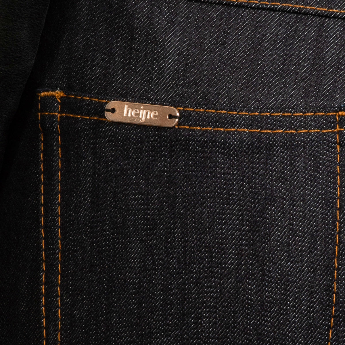 Blue flared jeans with tobacco stitch, cropped