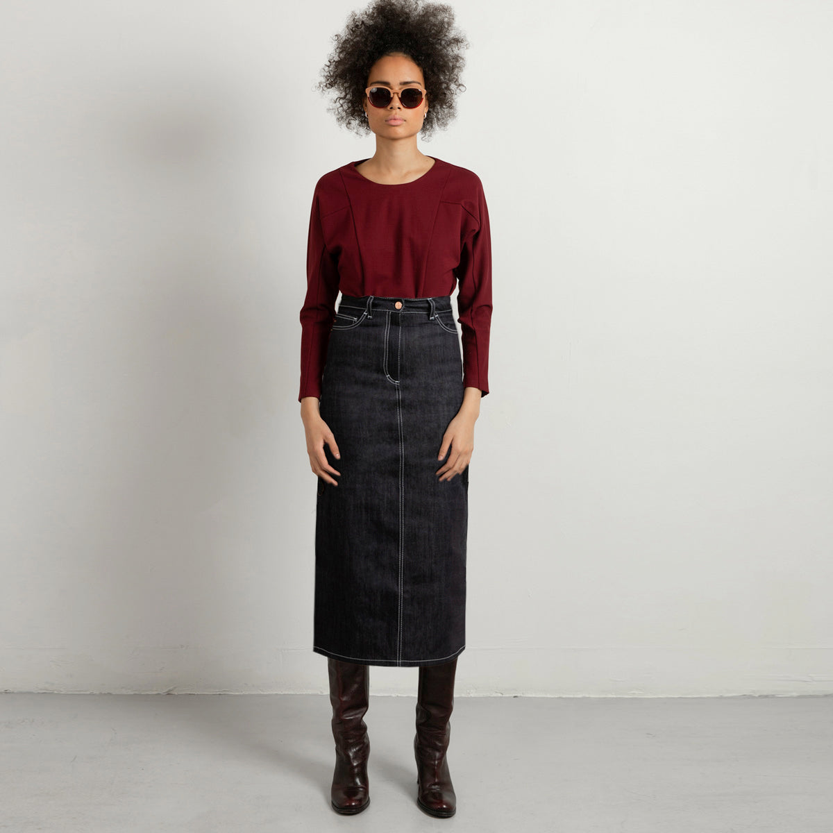 Midi denim skirt in dark blue white stitch