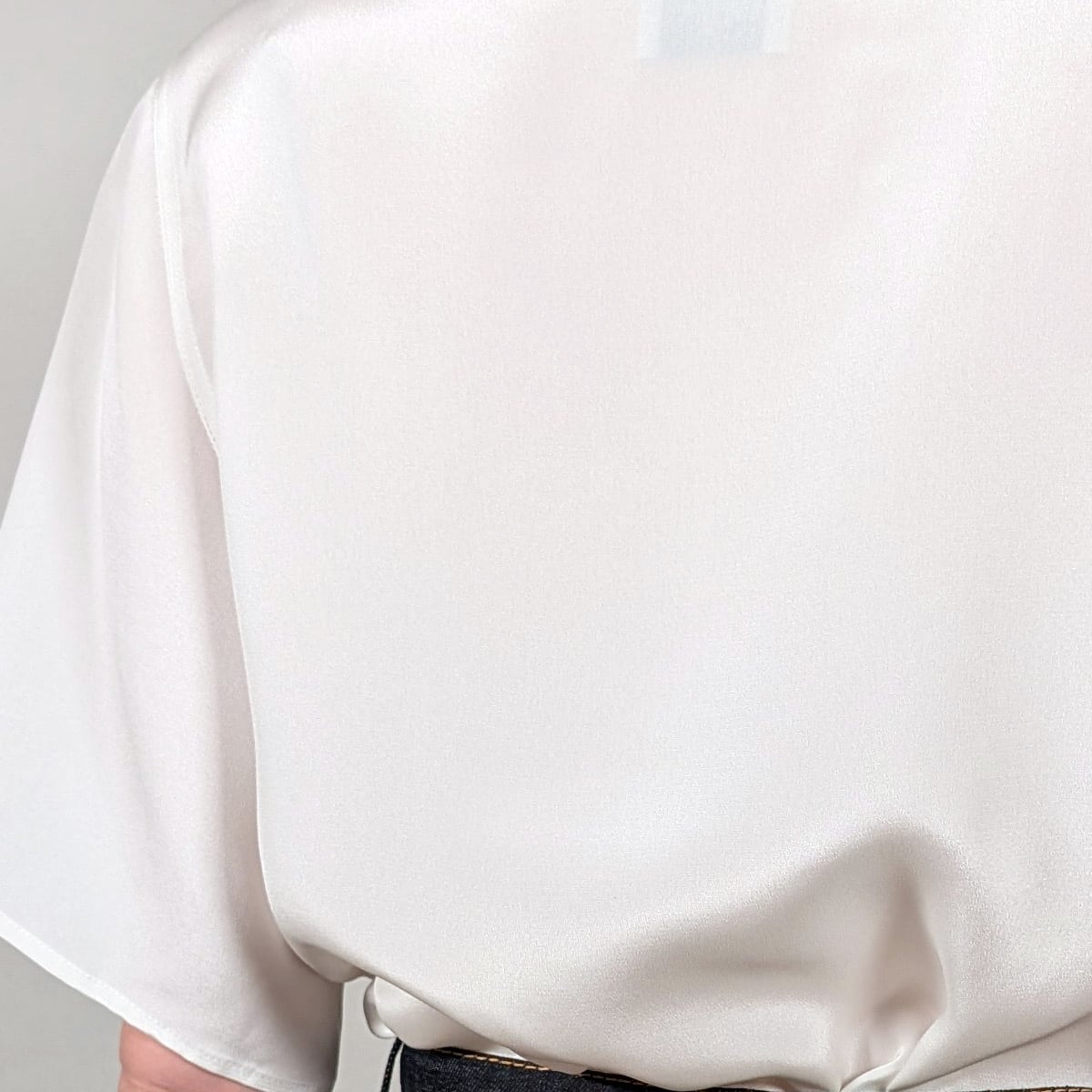 Oversized Tee in Silk – Off-White Elegance