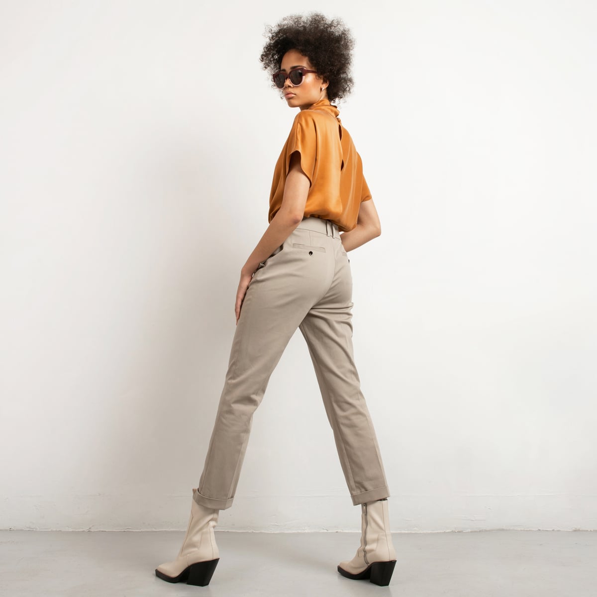 Custom-fit cotton stretch cropped pants