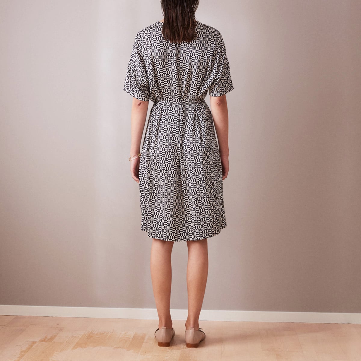 Short Day dress with black and white geo print