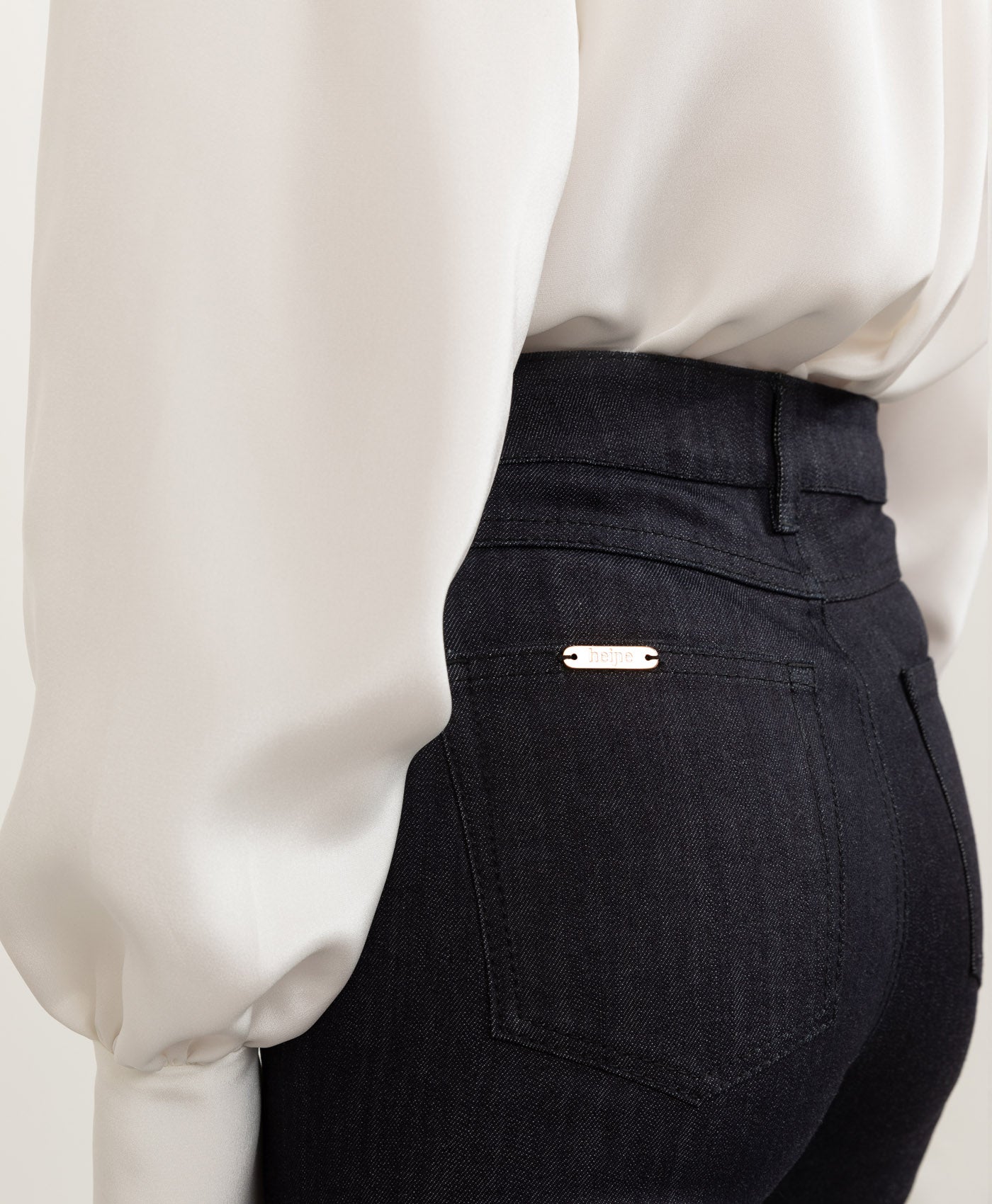 Cropped custom fit denim in Dark Blue with matching stitches