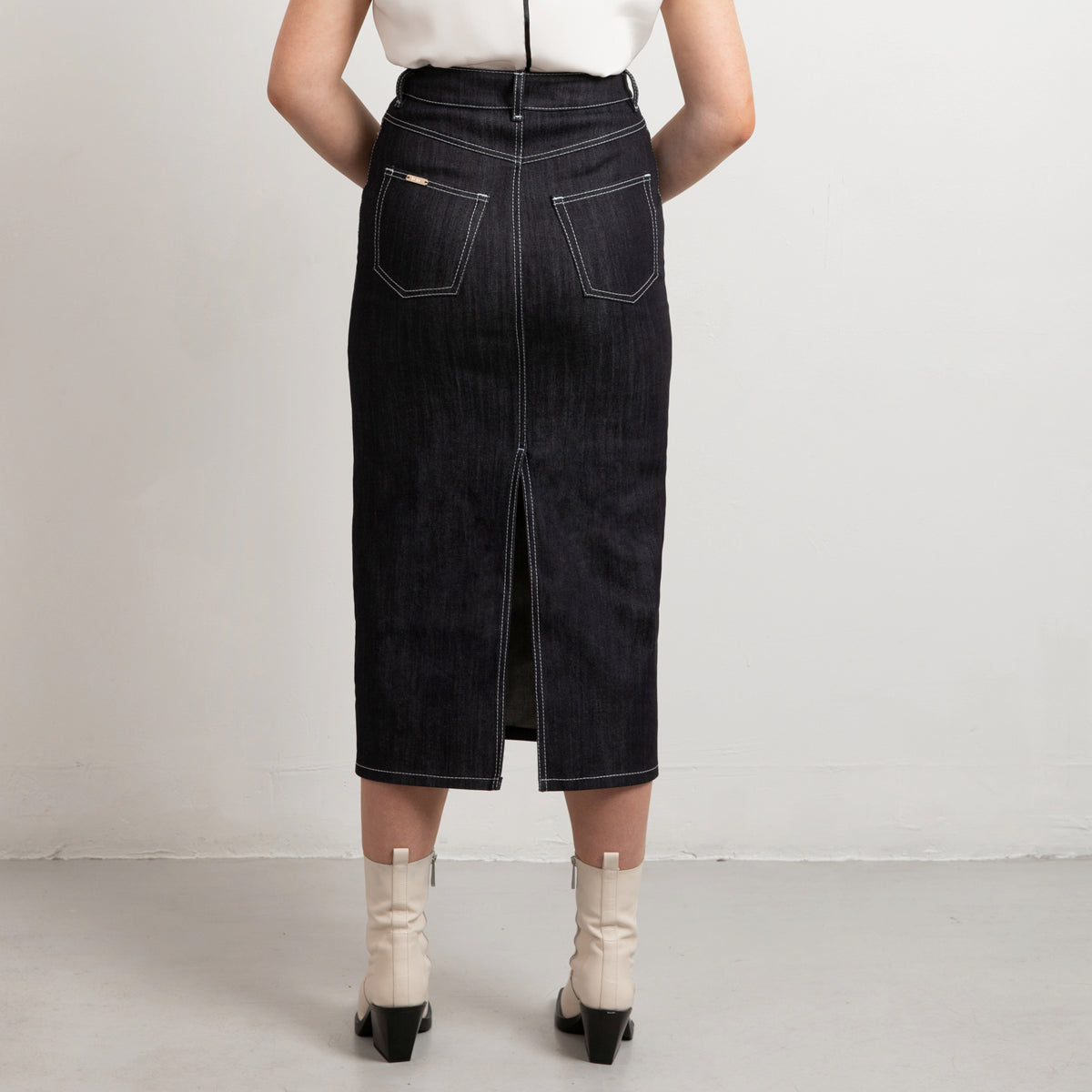Midi denim skirt in dark blue white stitch