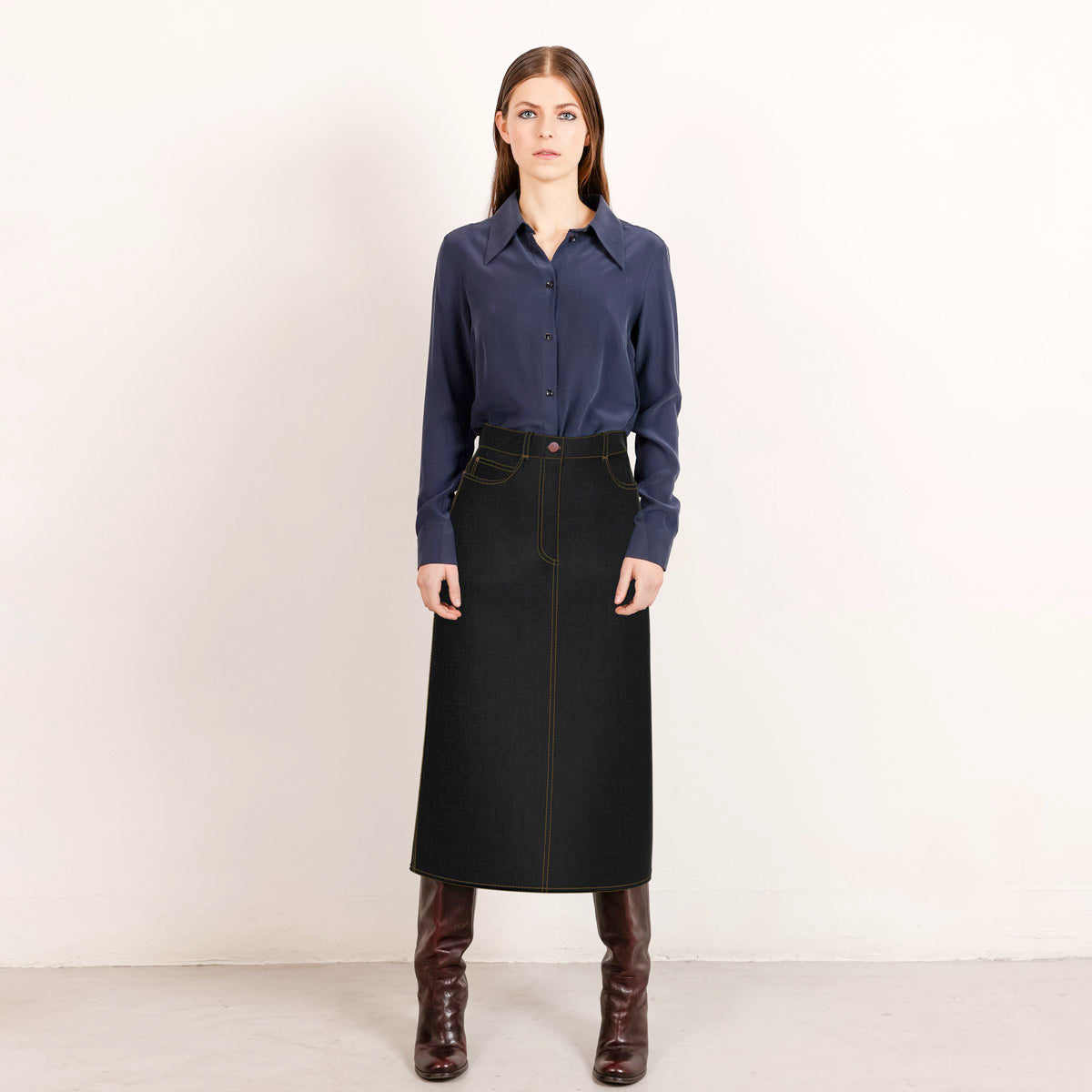 Black midi denim skirt with tabacco stitch