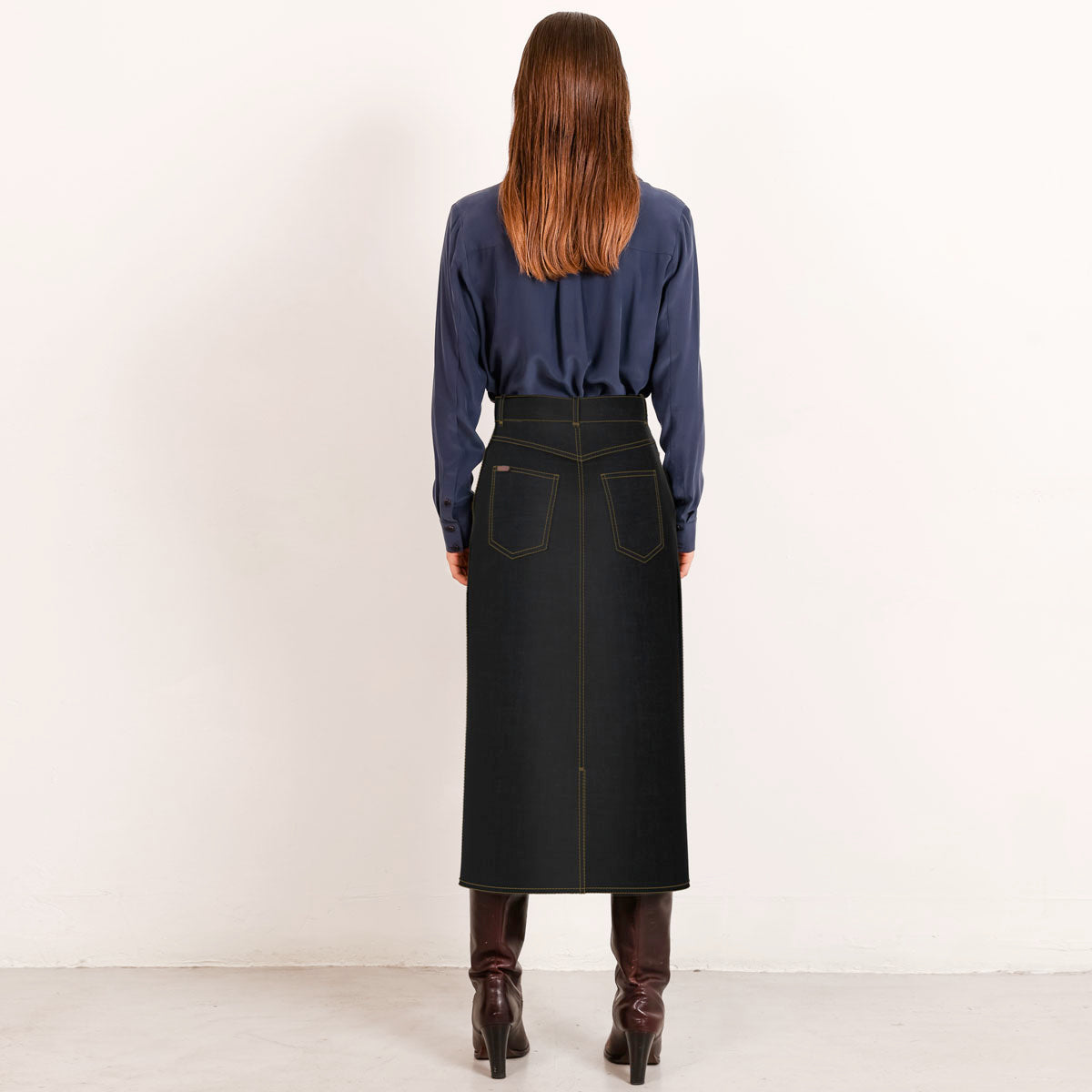 Black midi denim skirt with tabacco stitch