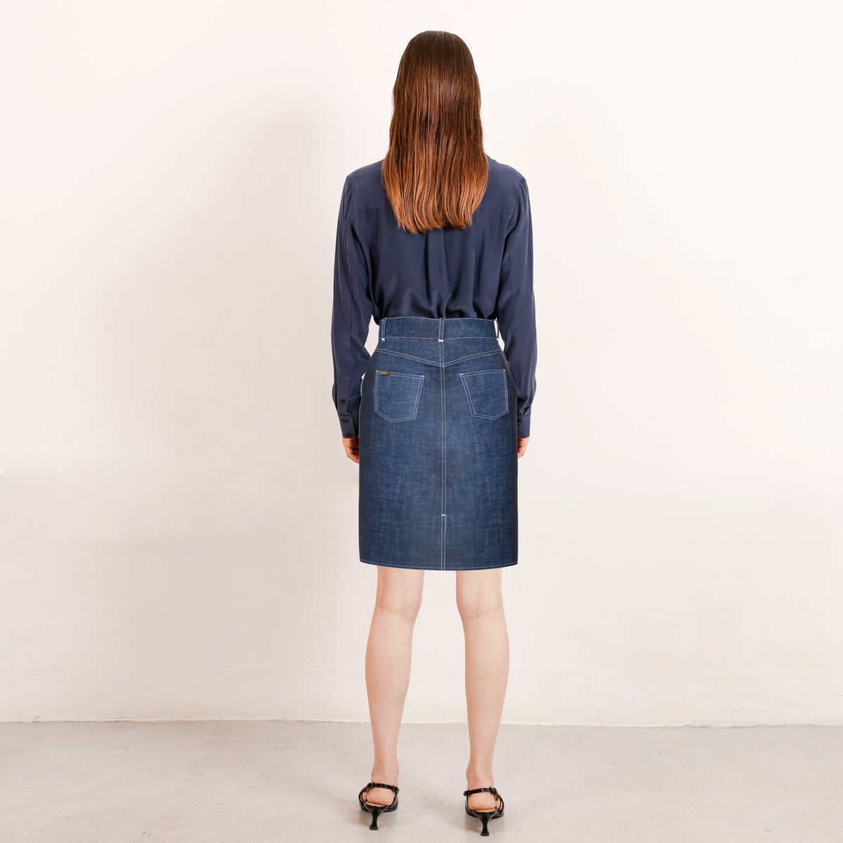 Short denim skirt mid blue with off white stitching
