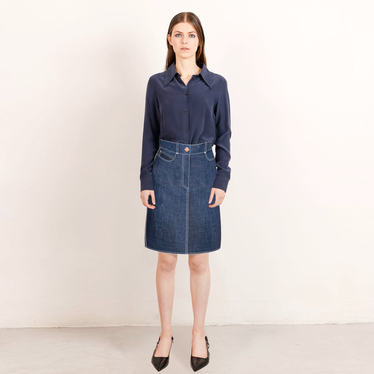 Short denim skirt mid blue with off white stitching