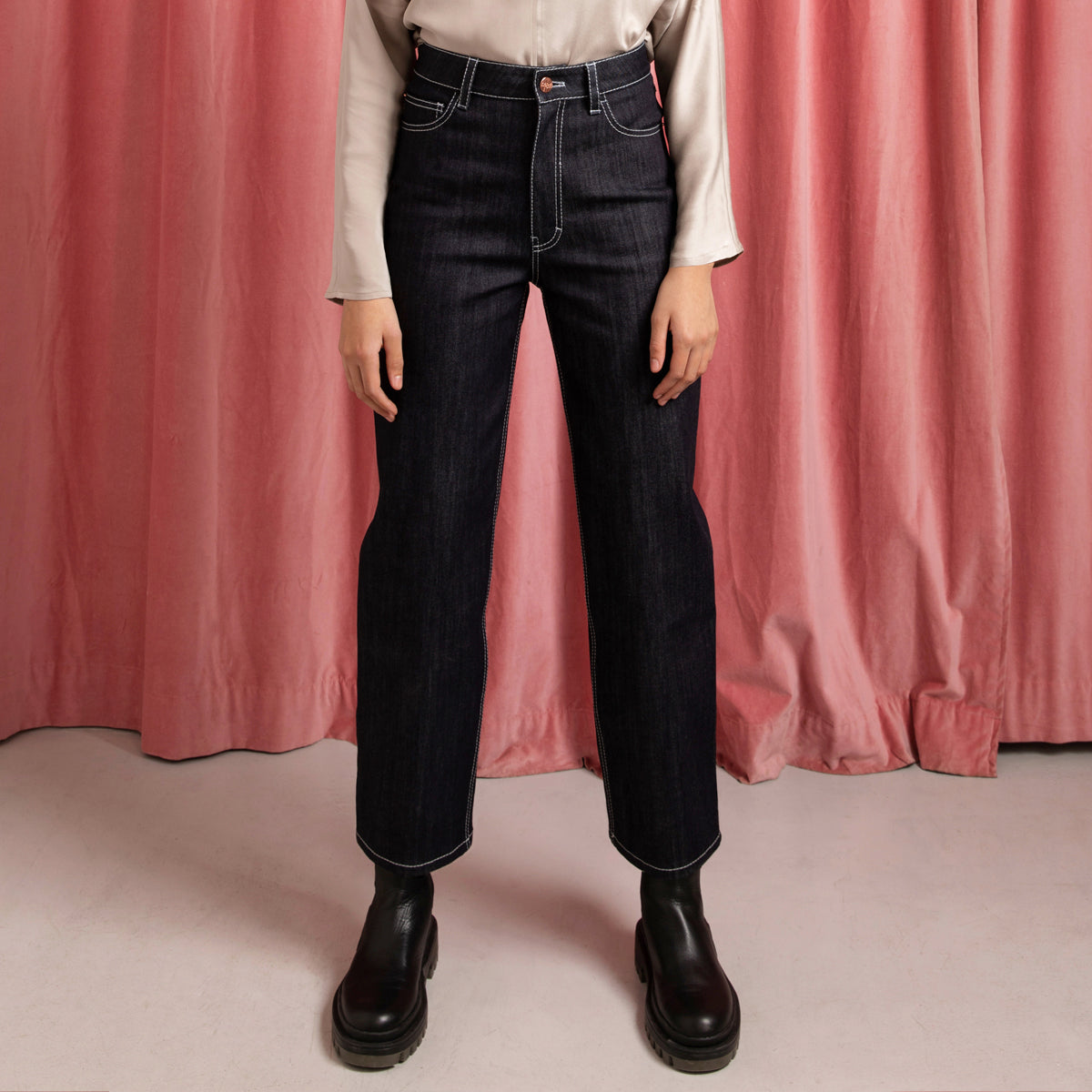 BLUE WIDE LEG JEANS WITH WHITE STITCH