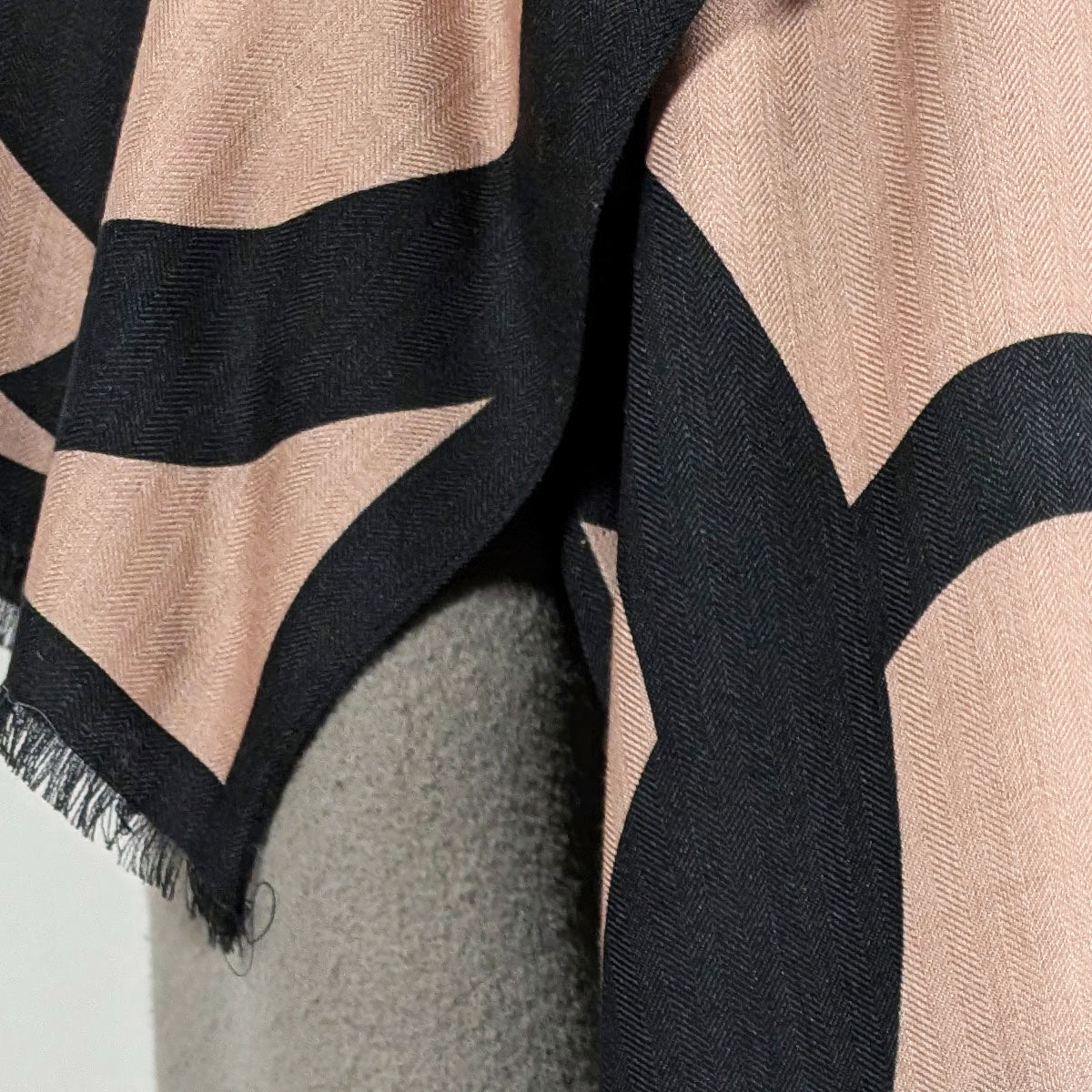 Wool and silk scarf Circle Print