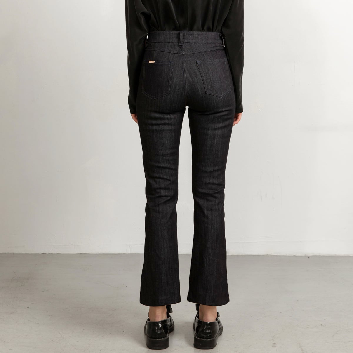 Blue flared jeans with matching stitch, cropped