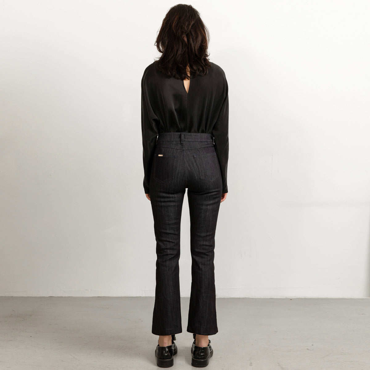 Blue flared jeans with matching stitch, cropped