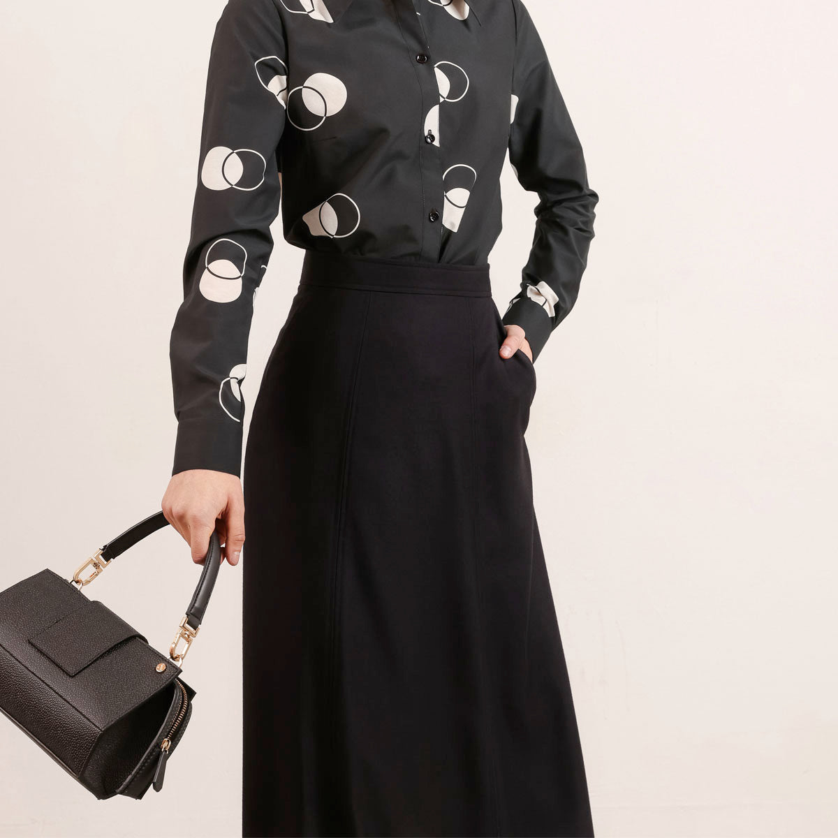 Long a-line skirt Flow in black wool