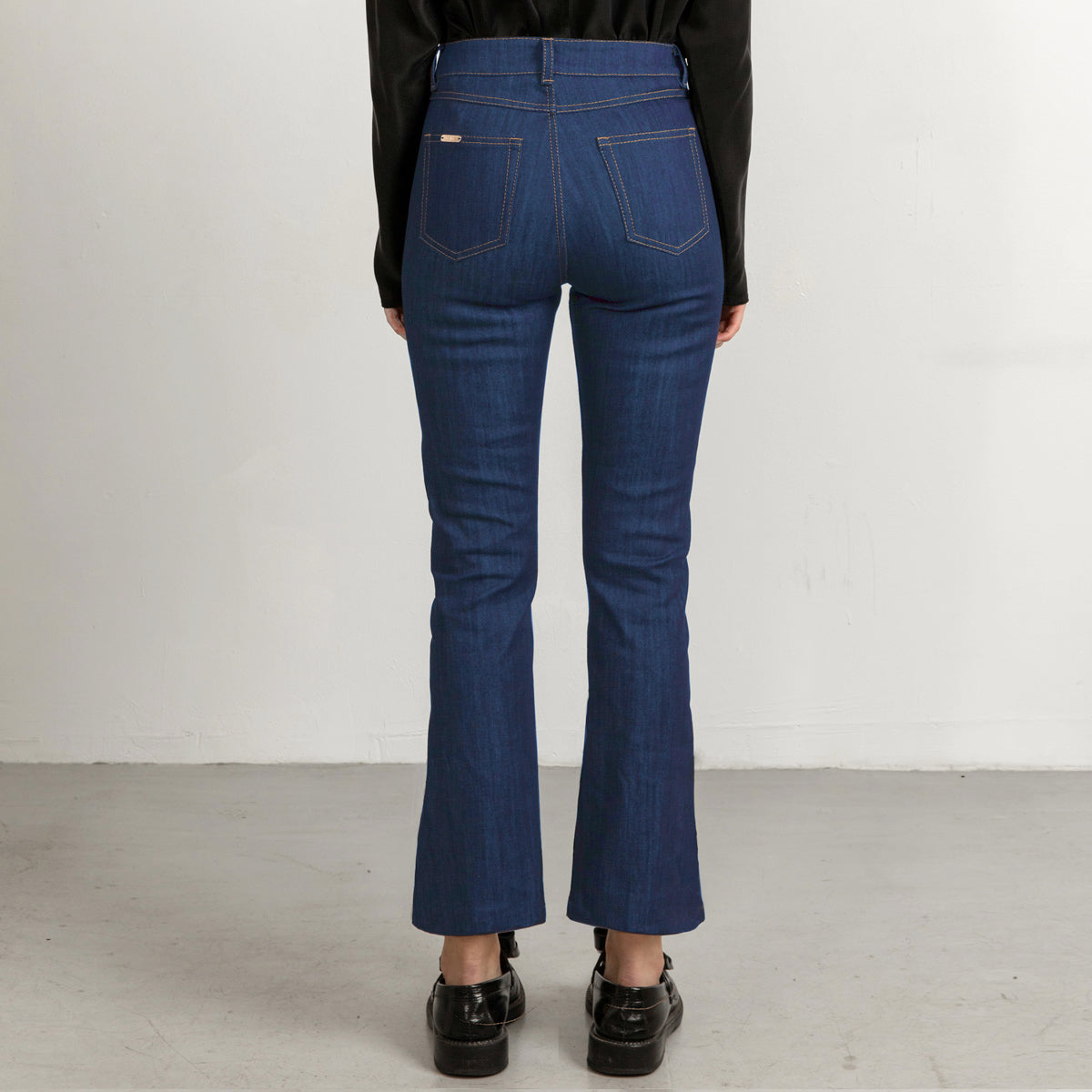 Mid blue flared jeans with sand stitch, cropped