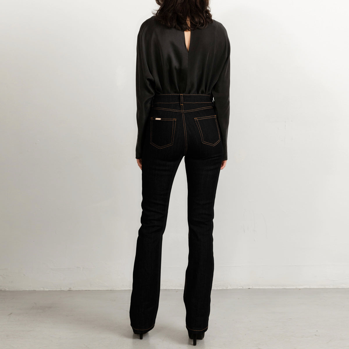 Flared black jeans with tobacco stitch, long