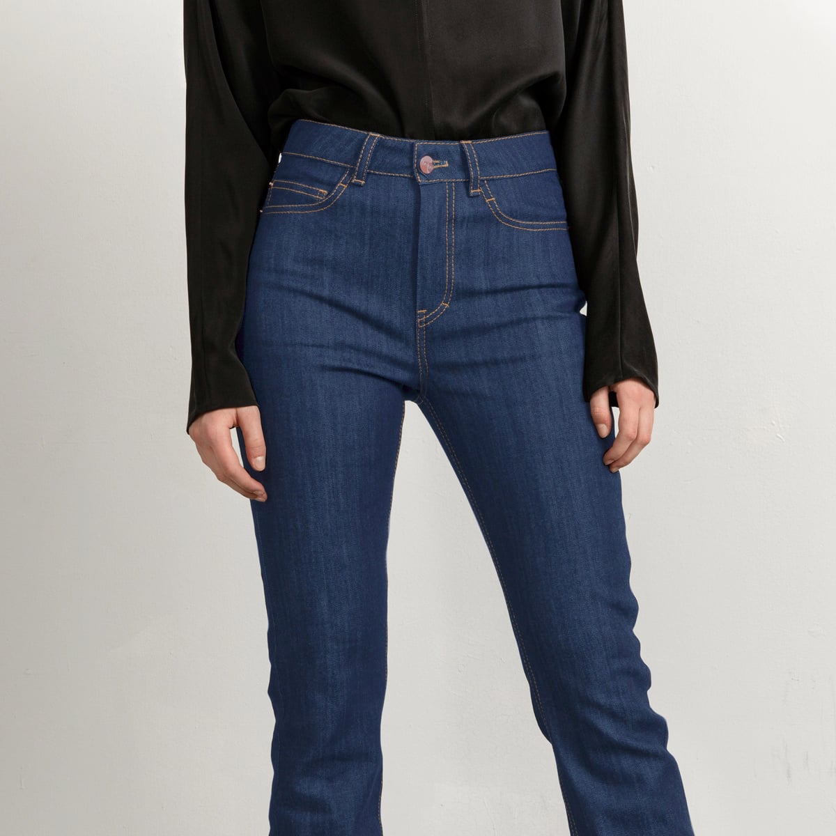 Mid blue flared jeans with sand stitch, cropped