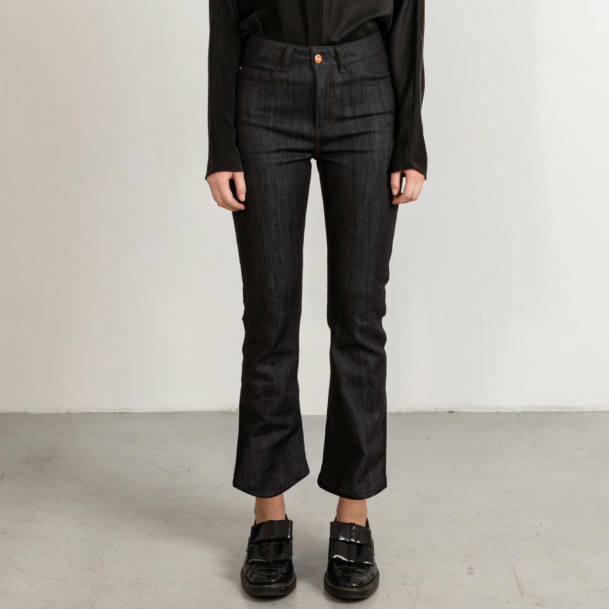 Blue flared jeans with matching stitch, cropped