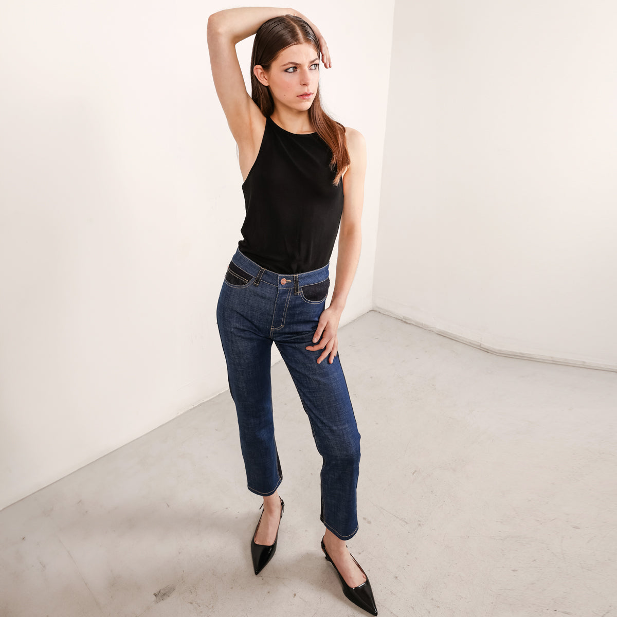 Colour block cropped jeans in 2 tones of blue