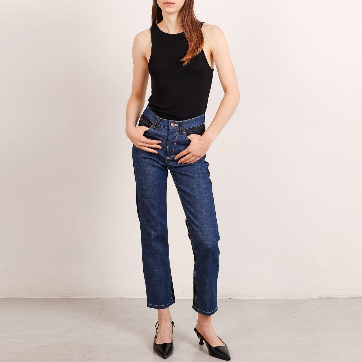 Colour block cropped jeans in 2 tones of blue