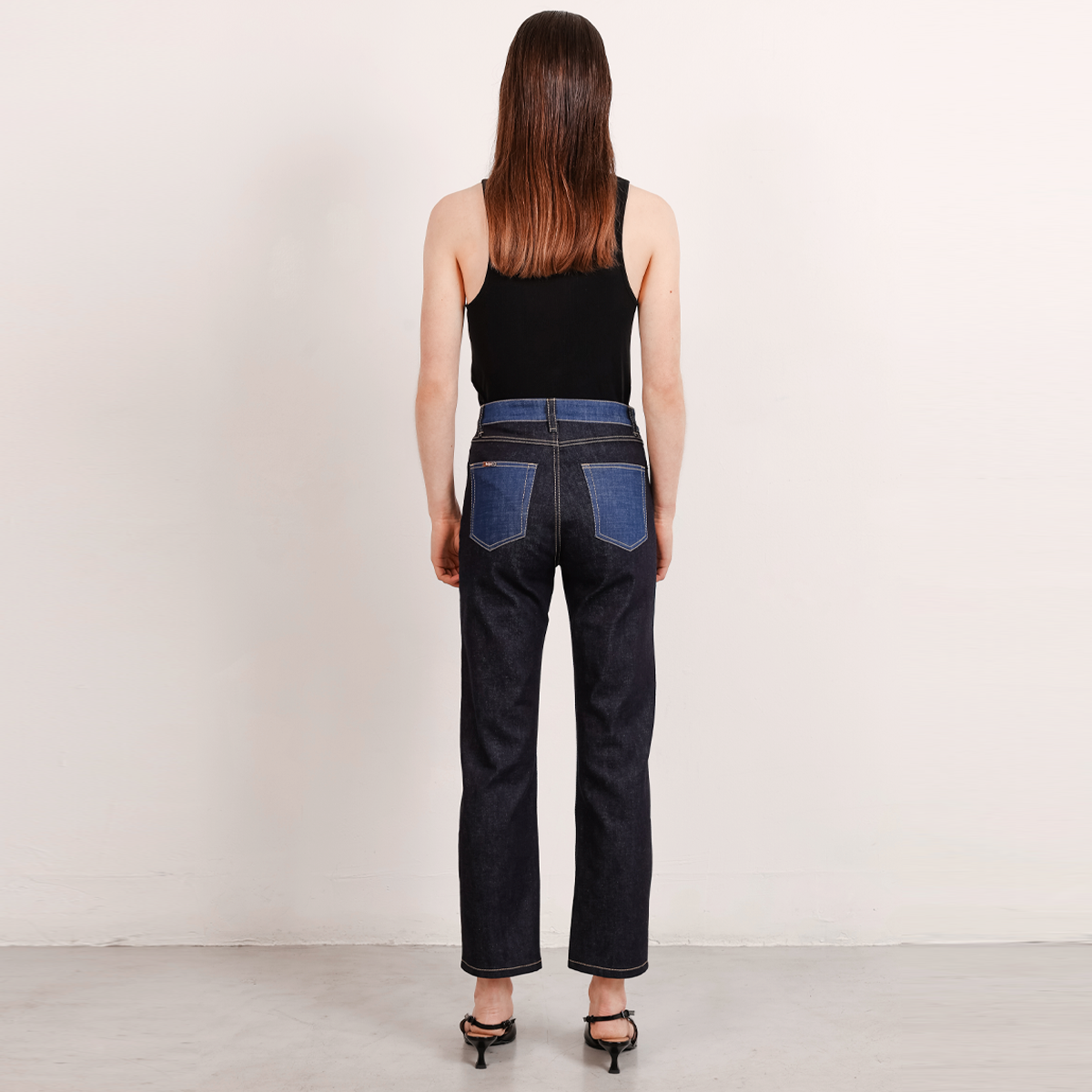Colour block cropped jeans in 2 tones of blue