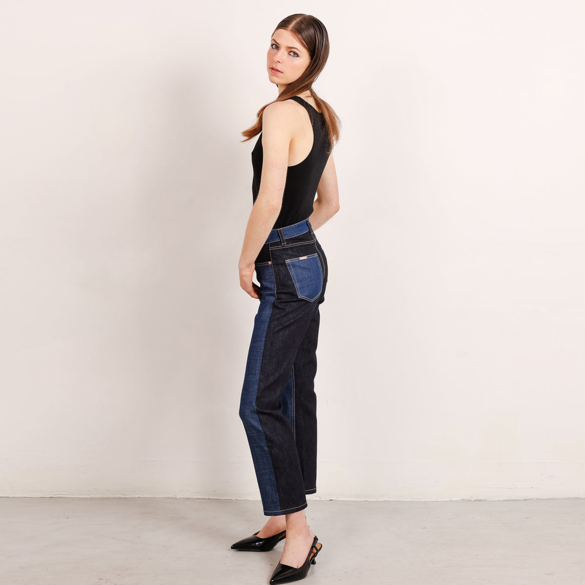Colour block cropped jeans in 2 tones of blue