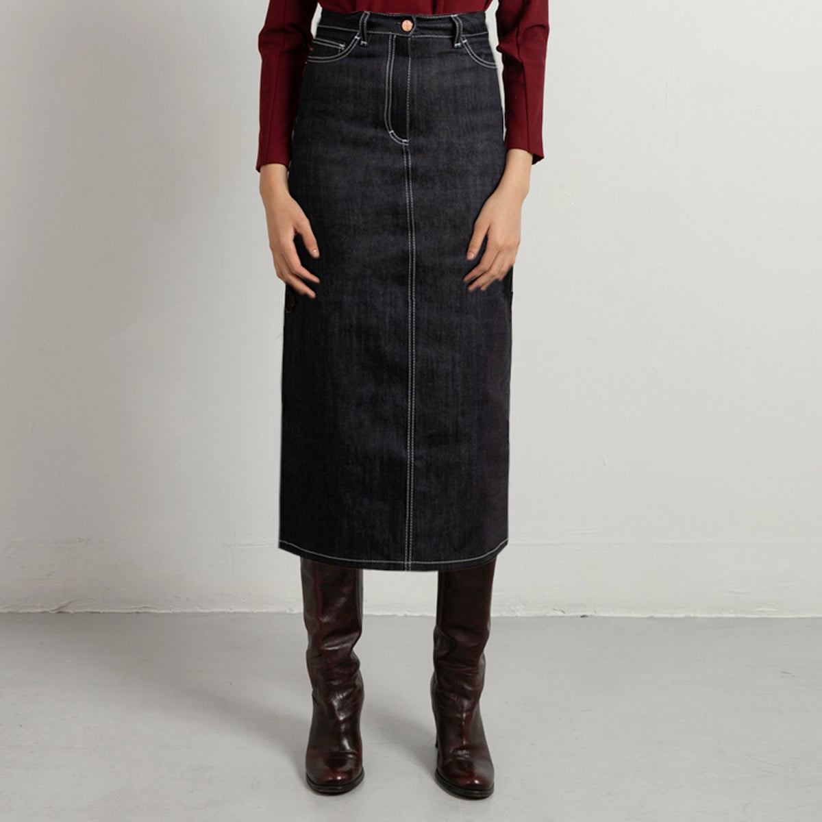 Midi denim skirt in dark blue white stitch