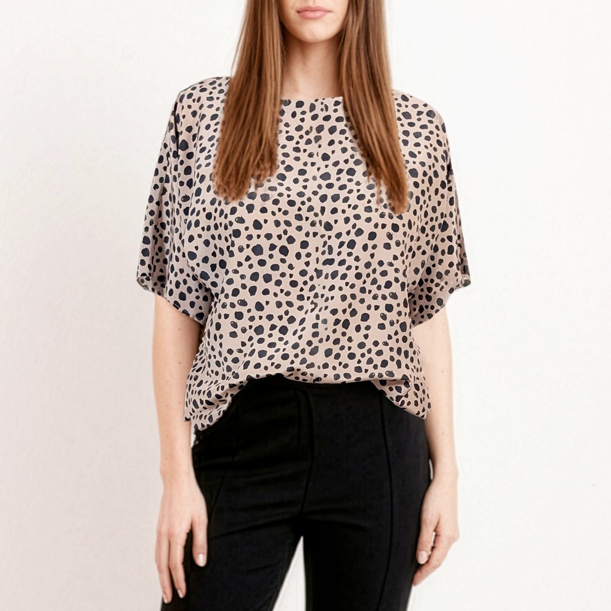 Oversized Tee Dots – Effortless Silk Statement