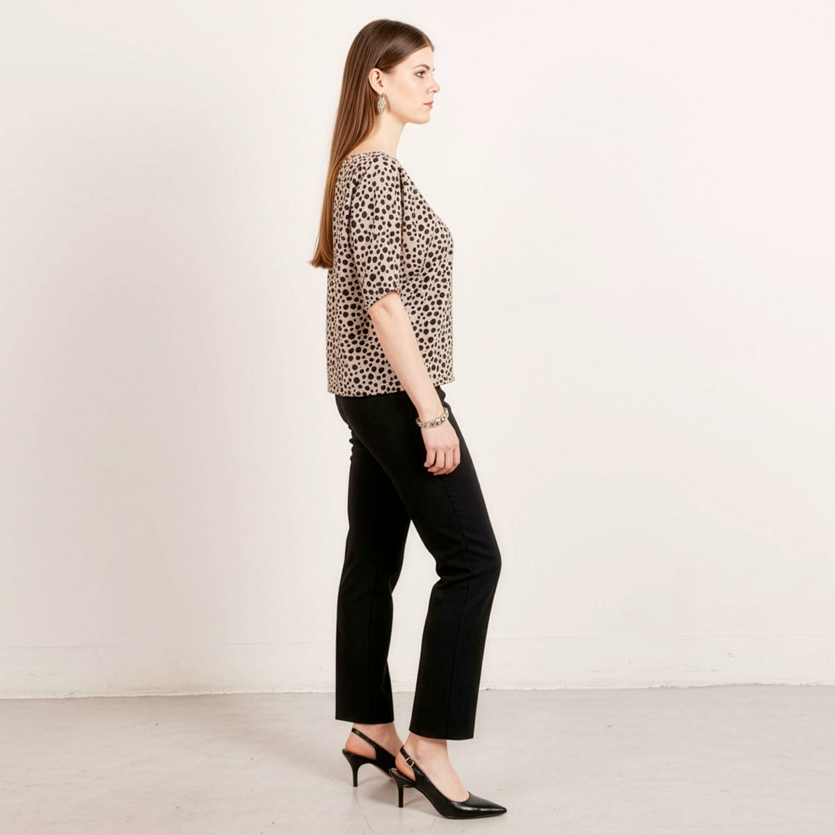 Oversized Tee Dots – Effortless Silk Statement