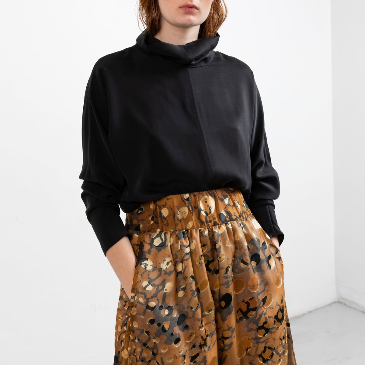 Custom-fit black top