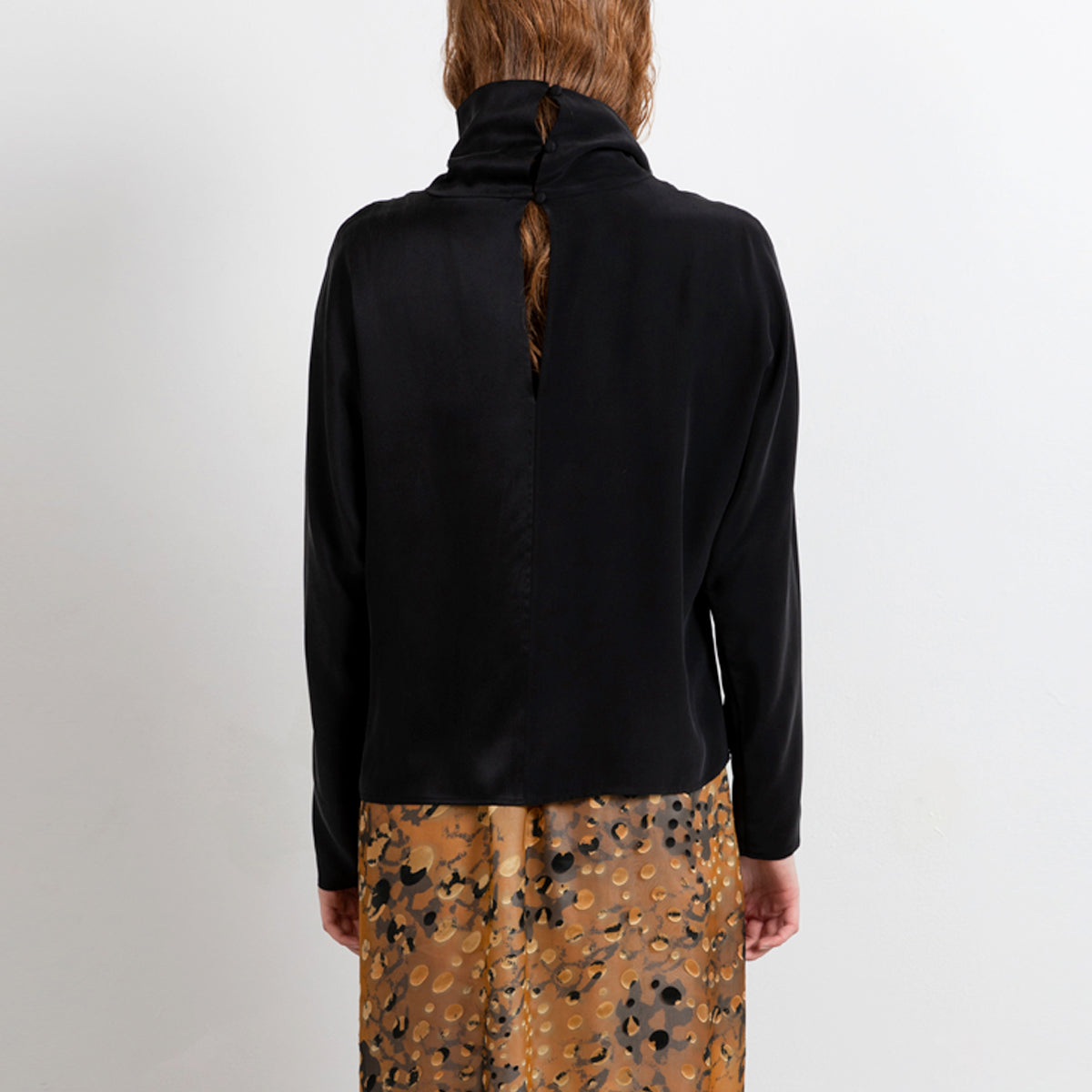 Revolution silk top in Black LS CN