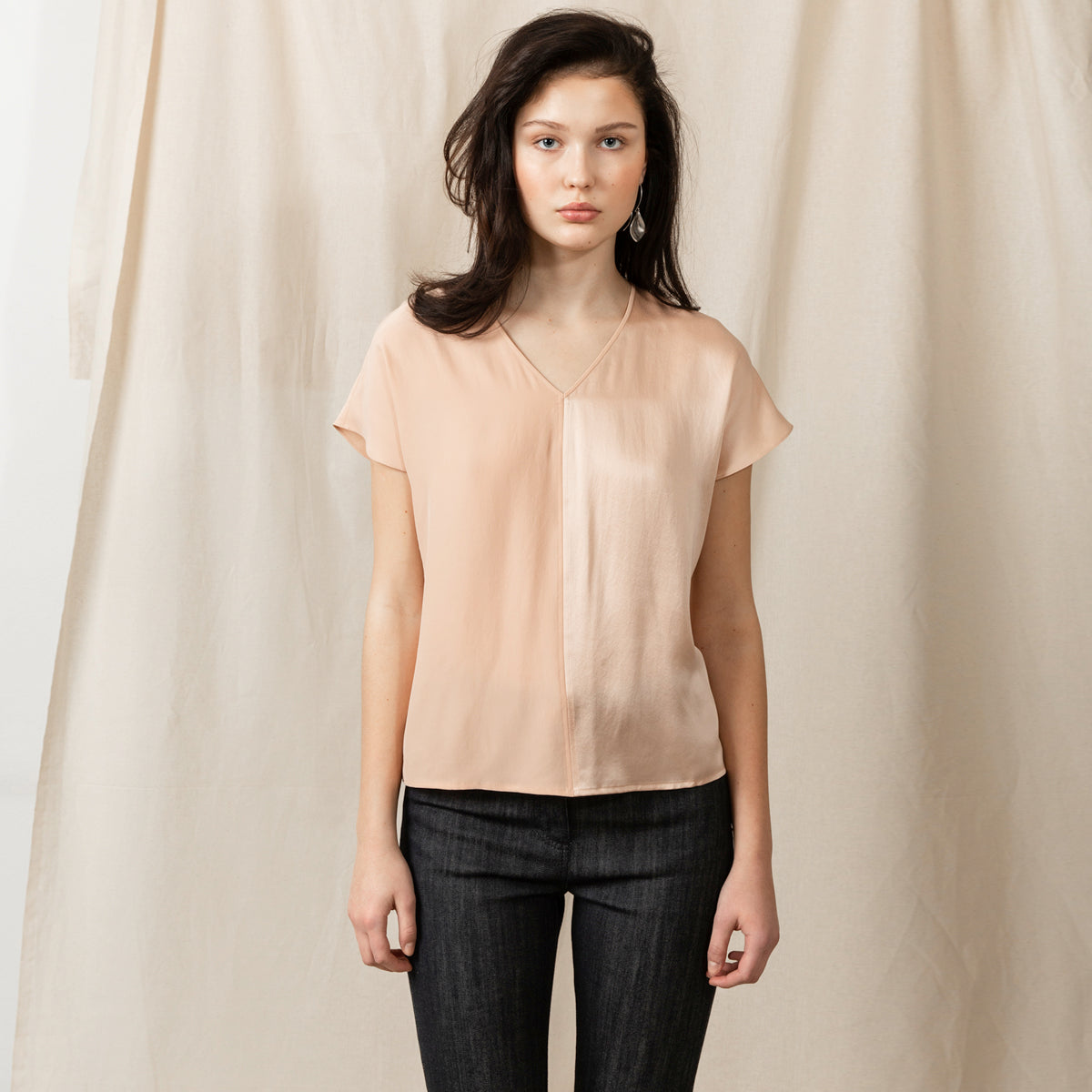 Revolution short sleeve V-neck silk tee in pink