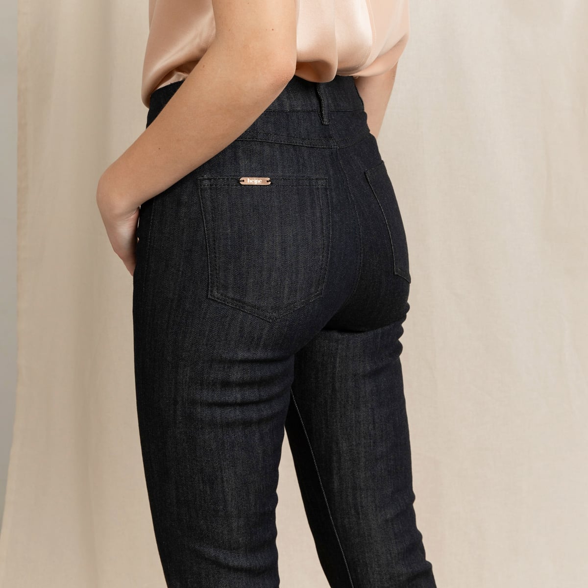 Cropped custom fit denim in Dark Blue with matching stitches