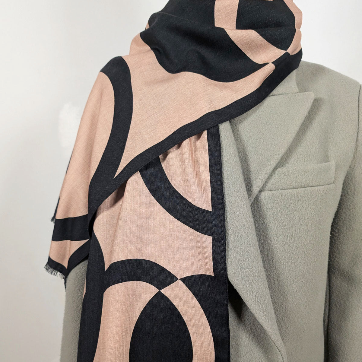 Wool and silk scarf Circle Print