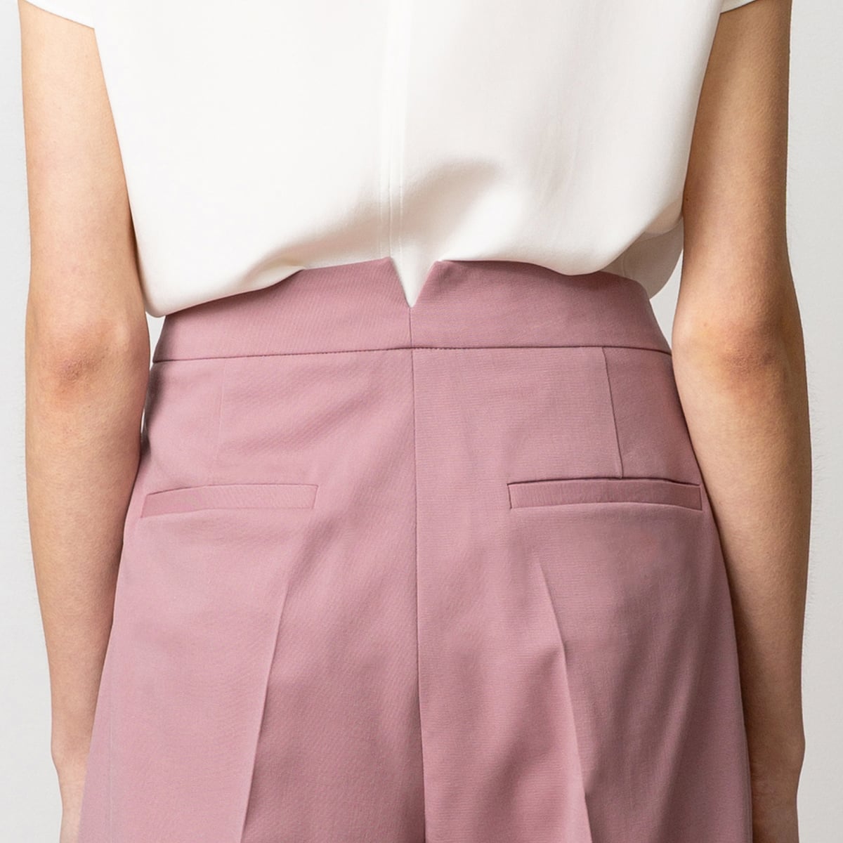 Cropped pink pleated wool trouser