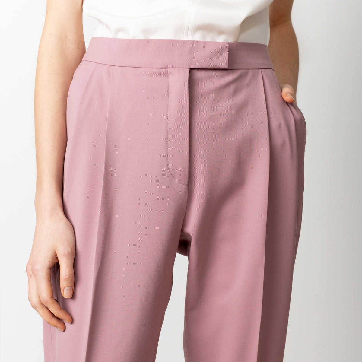 Cropped pink pleated wool trouser