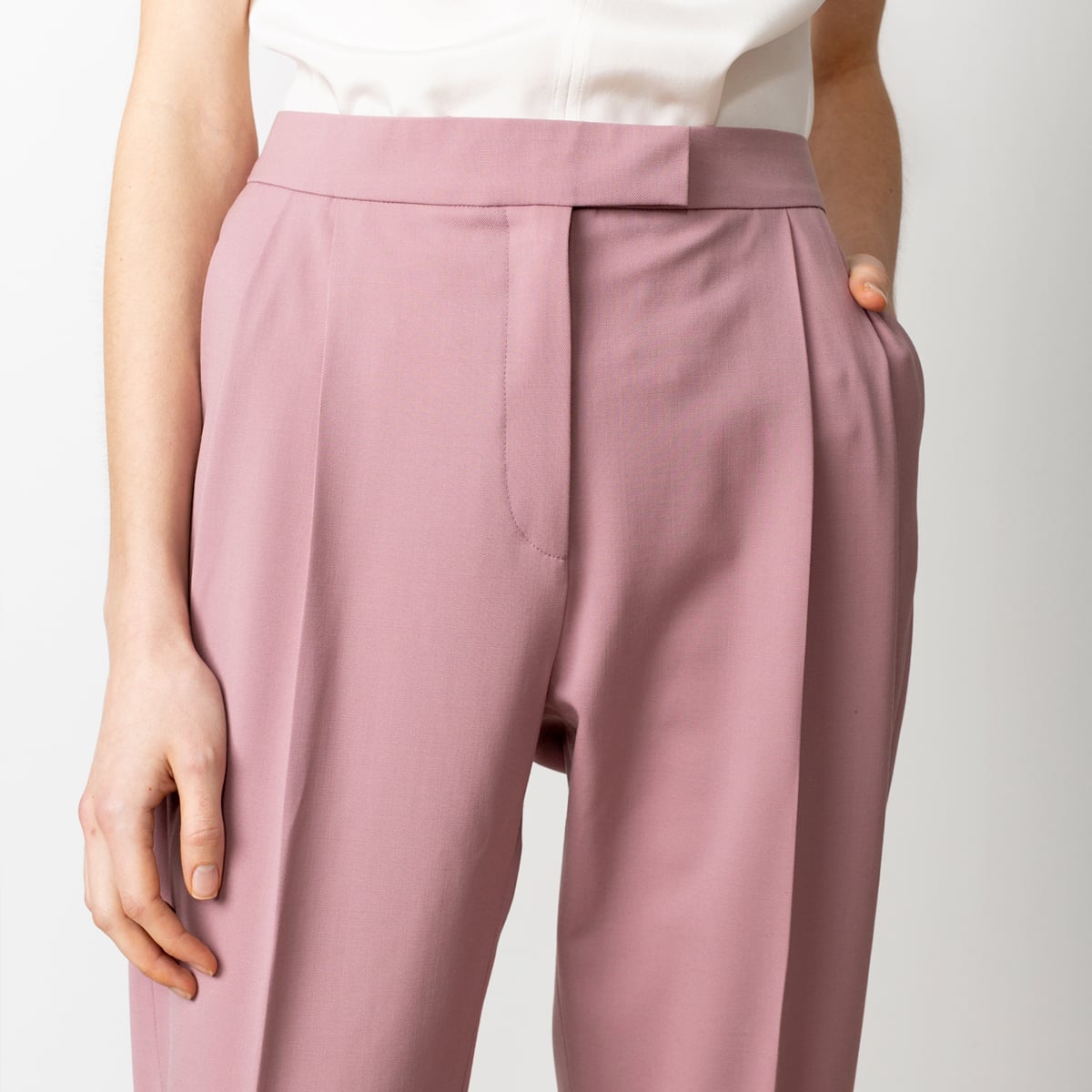 Long pink pleated wool trouser