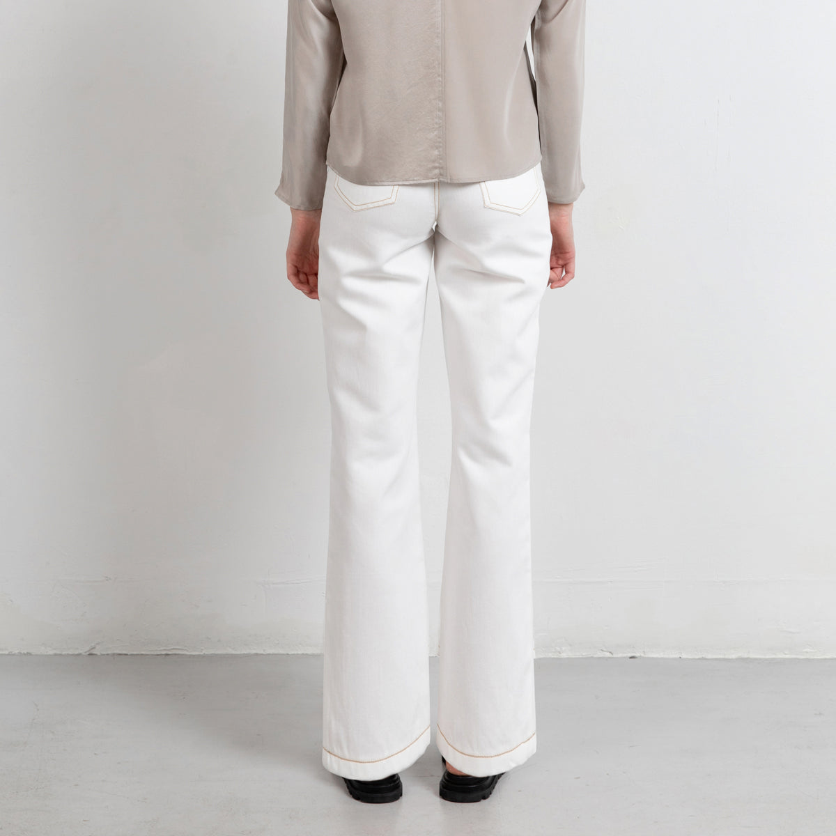 LONG WHITE WIDE LEG 5-POCKET PANTS