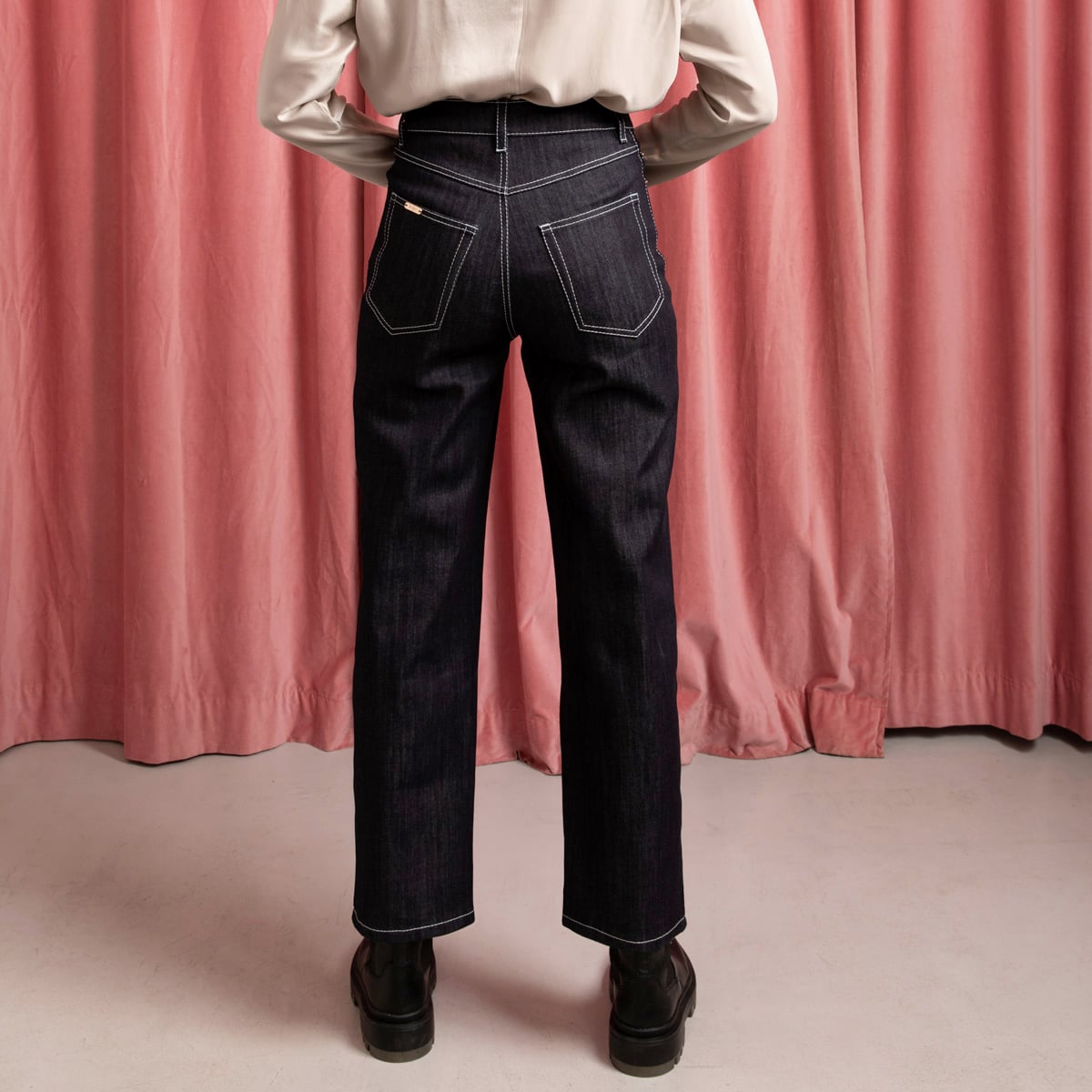 BLUE WIDE LEG JEANS WITH WHITE STITCH