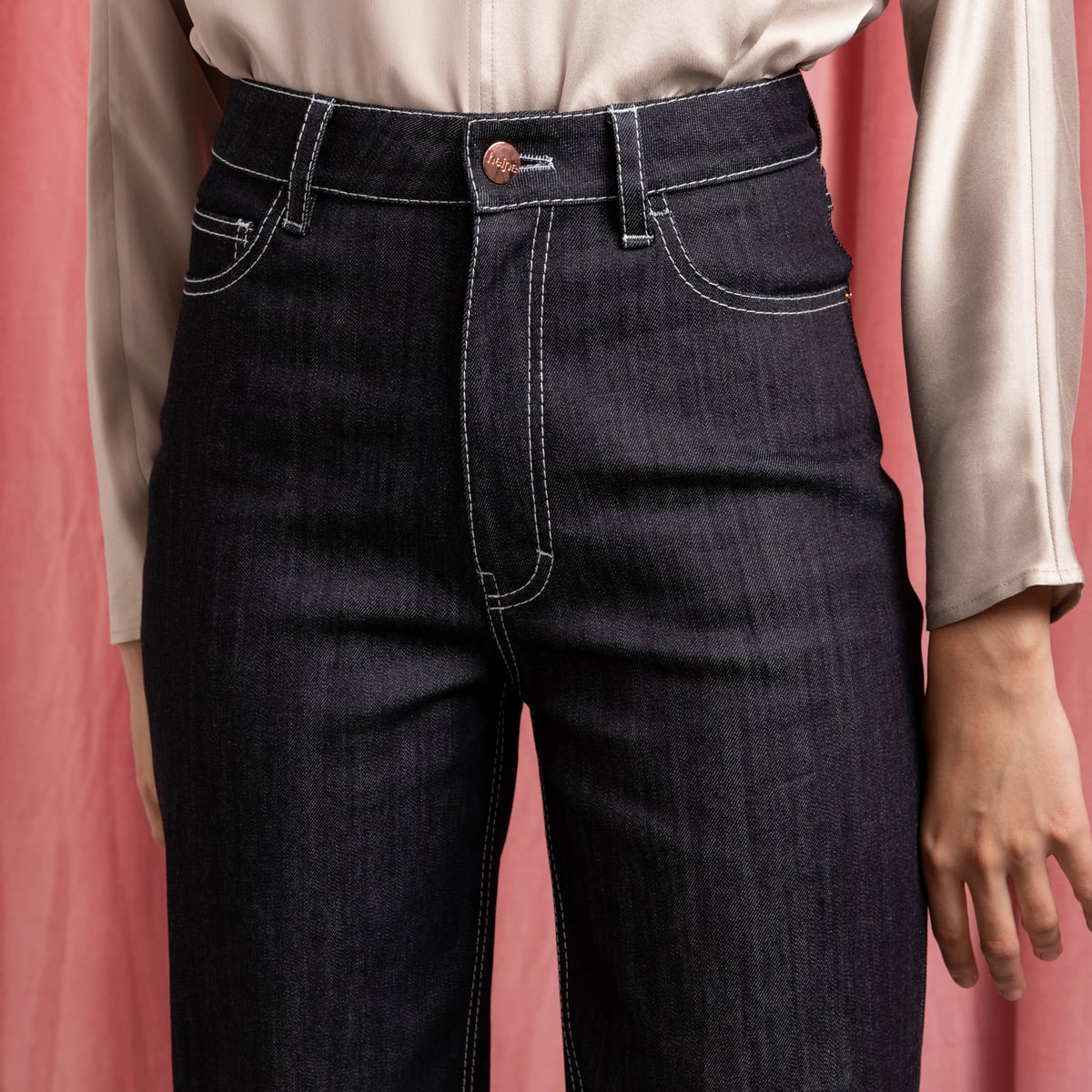 BLUE WIDE LEG JEANS WITH WHITE STITCH