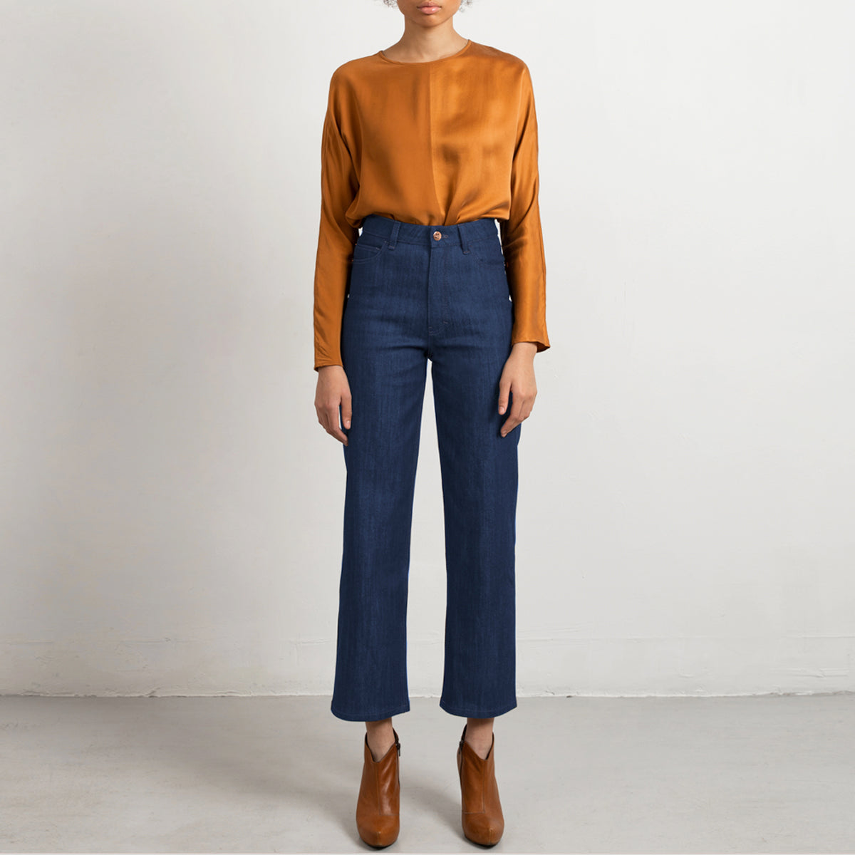 Mid blue wide leg jeans, blue stitch