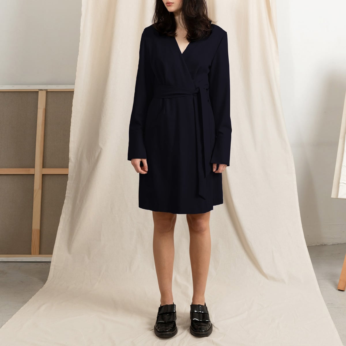 Wrap dress short in dark blue wool
